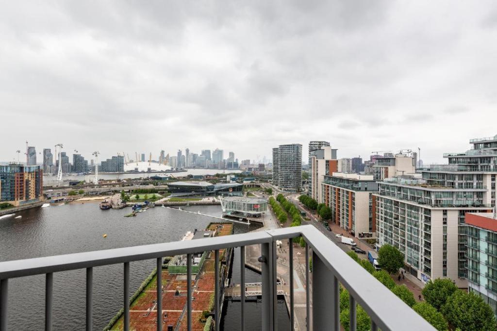 Excel Dock Apartments London Exterior photo